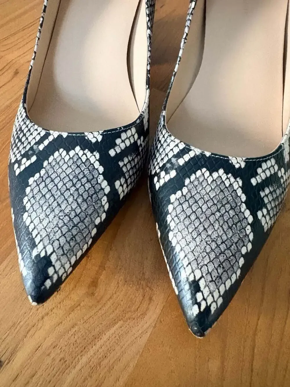 Stuart Weitzman Avenue 75 Block Pump in Snake Printed Leather Size 8.5